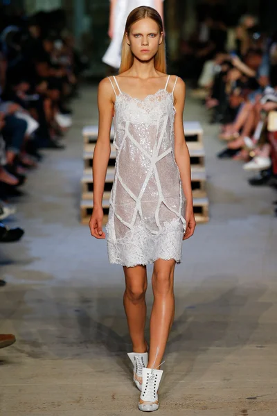 Look 60
